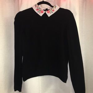 Sweater with floral embroidered collar